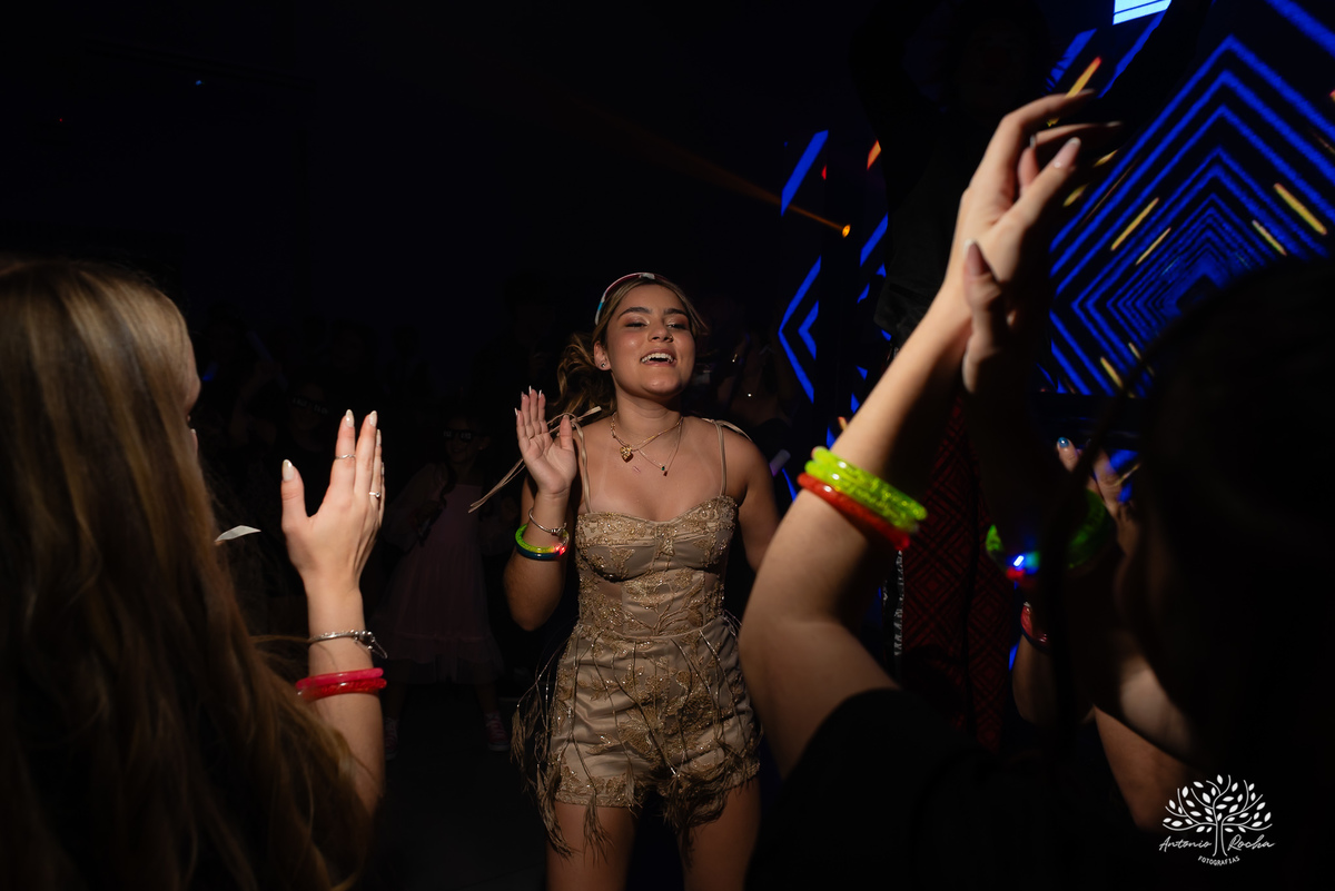 festa-15-anos - debutante - chácara-do-amanhecer - making-of - homenagem - pista-de-dança - fotografia-de-festa - antonio-rocha-fotografias – lavie eventos – storymaker Luan – Pelotas – Antonio Rocha Fotografias – grupo malv – personalizados de 15 anos