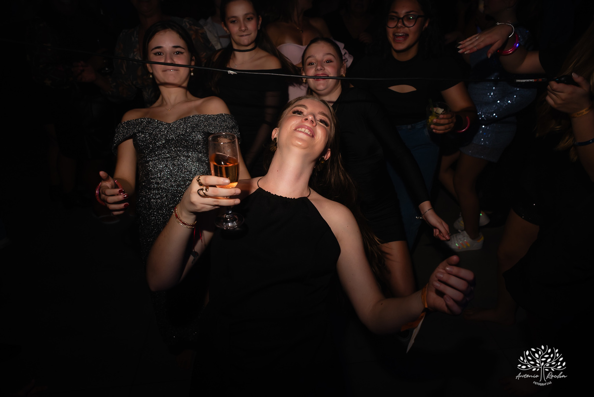 festa-15-anos - debutante - chácara-do-amanhecer - making-of - homenagem - pista-de-dança - fotografia-de-festa - antonio-rocha-fotografias – lavie eventos – storymaker Luan – Pelotas – Antonio Rocha Fotografias – grupo malv – personalizados de 15 anos