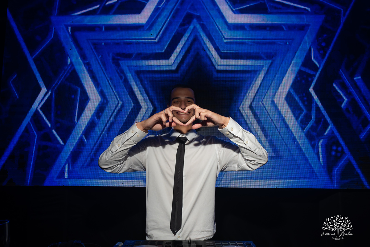 festa-15-anos - debutante - chácara-do-amanhecer - making-of - homenagem - pista-de-dança - fotografia-de-festa - antonio-rocha-fotografias – lavie eventos – storymaker Luan – Pelotas – Antonio Rocha Fotografias – grupo malv – personalizados de 15 anos