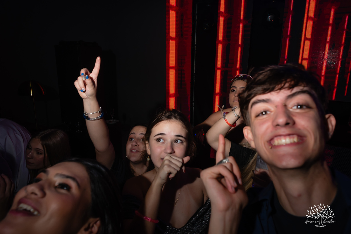 festa-15-anos - debutante - chácara-do-amanhecer - making-of - homenagem - pista-de-dança - fotografia-de-festa - antonio-rocha-fotografias – lavie eventos – storymaker Luan – Pelotas – Antonio Rocha Fotografias – grupo malv – personalizados de 15 anos