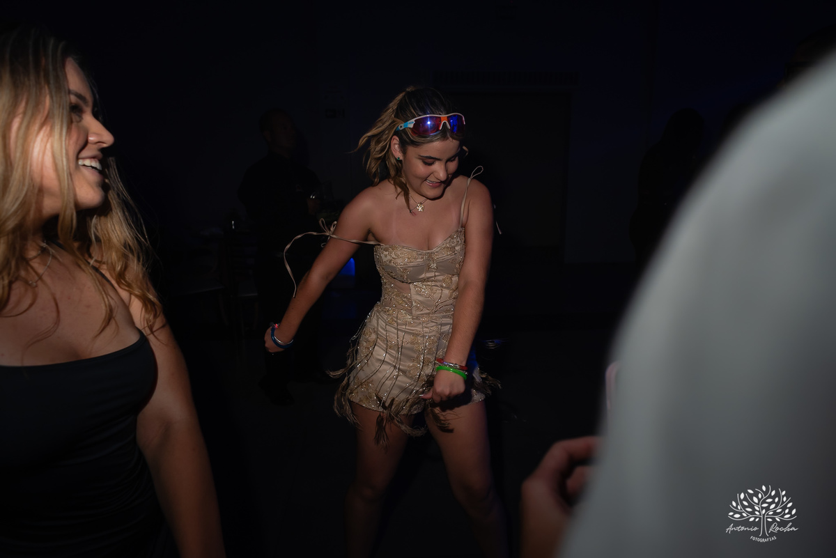 festa-15-anos - debutante - chácara-do-amanhecer - making-of - homenagem - pista-de-dança - fotografia-de-festa - antonio-rocha-fotografias – lavie eventos – storymaker Luan – Pelotas – Antonio Rocha Fotografias – grupo malv – personalizados de 15 anos