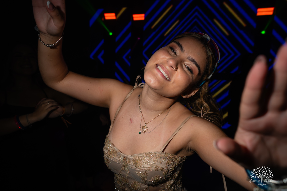 festa-15-anos - debutante - chácara-do-amanhecer - making-of - homenagem - pista-de-dança - fotografia-de-festa - antonio-rocha-fotografias – lavie eventos – storymaker Luan – Pelotas – Antonio Rocha Fotografias – grupo malv – personalizados de 15 anos