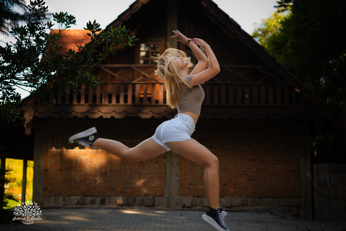 Maria Eduarda - luz - alegria - intensidade - ensaio - família - Chácara da Família Fiss - JUCRE - dança - sorriso - autenticidade - leveza - debutante – 15 anos - fotos - registros - Antonio Rocha Fotografias - Pelotas - Fotógrafo de 15 anos - Ensaio