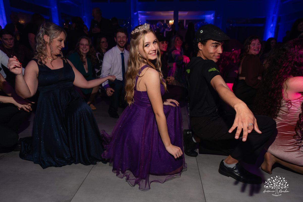 festa de 15 anos - debutante - ensaio fotográfico 15 anos - fotografia de debutante - fotógrafo de festas - fotógrafo de 15 anos - Chácara Fiss - abertura da pista de dança - fotógrafo em Pelotas - Antonio Rocha Fotografias - fotos de aniversário 15 anos