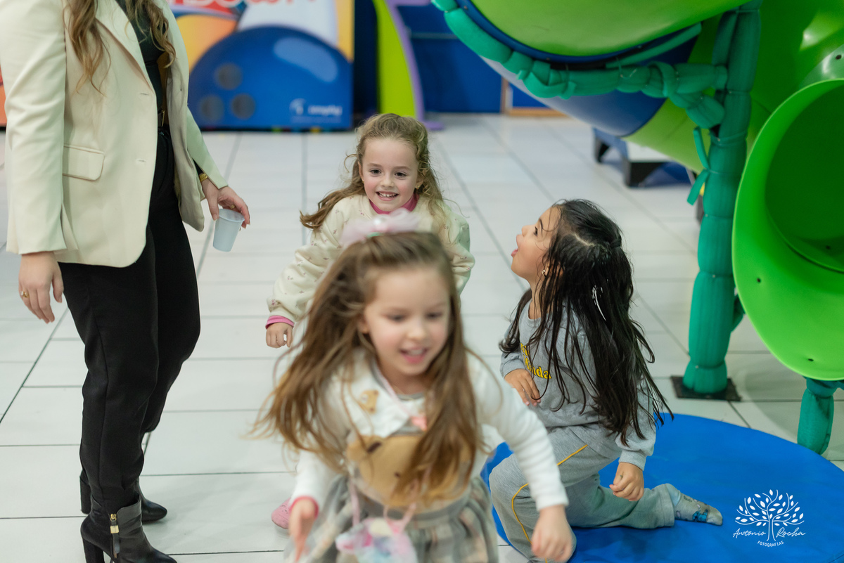 aniversário infantil - 6 anos - festa da Manu - decoração Enrolados - Rapunzel - fotografia infantil - fotografia de aniversário - Antonio Rocha Fotografias – Cliff Kids  - festa temática - ensaio infantil - fotografia profissional - Pelotas