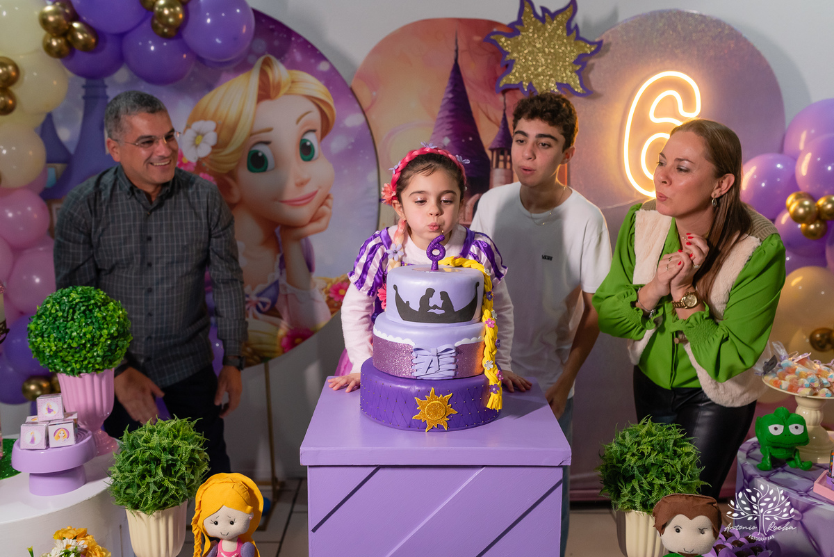 aniversário infantil - 6 anos - festa da Manu - decoração Enrolados - Rapunzel - fotografia infantil - fotografia de aniversário - Antonio Rocha Fotografias – Cliff Kids  - festa temática - ensaio infantil - fotografia profissional - Pelotas