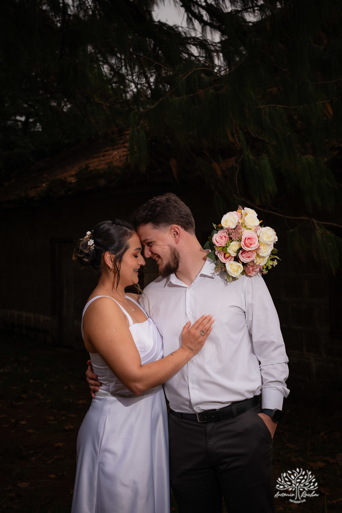 ensaio pós-casamento - pedreiras do Capão - ensaio ao entardecer - fotografia de casal - fotógrafo Pelotas - fotos criativas de casal - luz dourada - Antonio Rocha Fotografias - ensaio ao pôr do sol - ensaio de casamento - pós-cerimônia