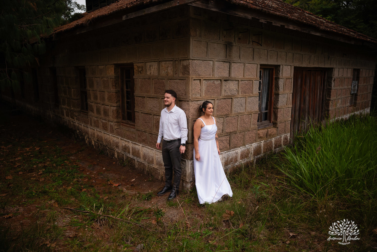 ensaio pós-casamento - pedreiras do Capão - ensaio ao entardecer - fotografia de casal - fotógrafo Pelotas - fotos criativas de casal - luz dourada - Antonio Rocha Fotografias - ensaio ao pôr do sol - ensaio de casamento - pós-cerimônia