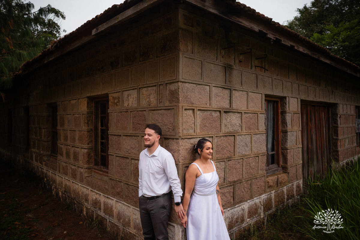 ensaio pós-casamento - pedreiras do Capão - ensaio ao entardecer - fotografia de casal - fotógrafo Pelotas - fotos criativas de casal - luz dourada - Antonio Rocha Fotografias - ensaio ao pôr do sol - ensaio de casamento - pós-cerimônia