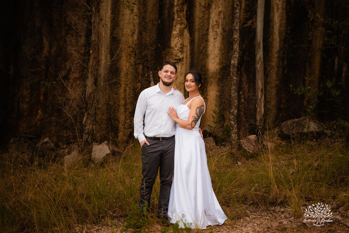 ensaio pós-casamento - pedreiras do Capão - ensaio ao entardecer - fotografia de casal - fotógrafo Pelotas - fotos criativas de casal - luz dourada - Antonio Rocha Fotografias - ensaio ao pôr do sol - ensaio de casamento - pós-cerimônia