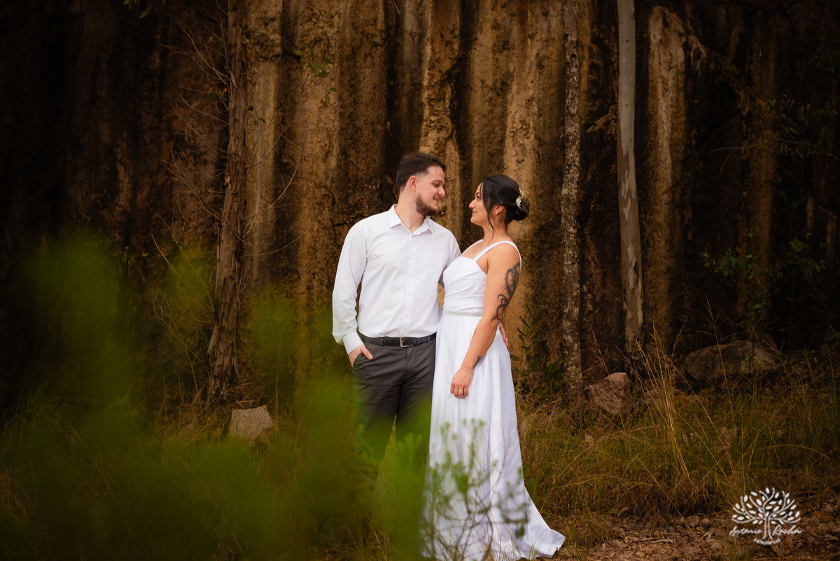 ensaio pós-casamento - pedreiras do Capão - ensaio ao entardecer - fotografia de casal - fotógrafo Pelotas - fotos criativas de casal - luz dourada - Antonio Rocha Fotografias - ensaio ao pôr do sol - ensaio de casamento - pós-cerimônia