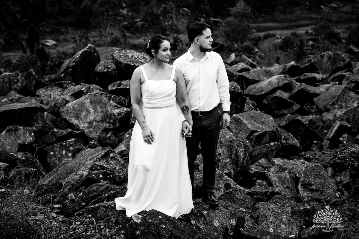 ensaio pós-casamento - pedreiras do Capão - ensaio ao entardecer - fotografia de casal - fotógrafo Pelotas - fotos criativas de casal - luz dourada - Antonio Rocha Fotografias - ensaio ao pôr do sol - ensaio de casamento - pós-cerimônia