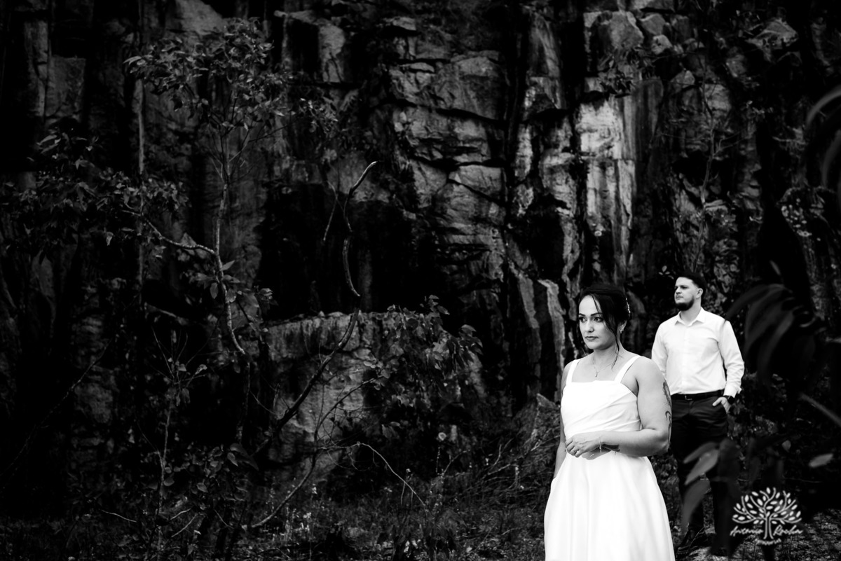 ensaio pós-casamento - pedreiras do Capão - ensaio ao entardecer - fotografia de casal - fotógrafo Pelotas - fotos criativas de casal - luz dourada - Antonio Rocha Fotografias - ensaio ao pôr do sol - ensaio de casamento - pós-cerimônia