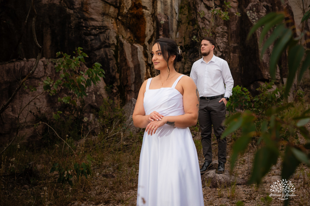 ensaio pós-casamento - pedreiras do Capão - ensaio ao entardecer - fotografia de casal - fotógrafo Pelotas - fotos criativas de casal - luz dourada - Antonio Rocha Fotografias - ensaio ao pôr do sol - ensaio de casamento - pós-cerimônia