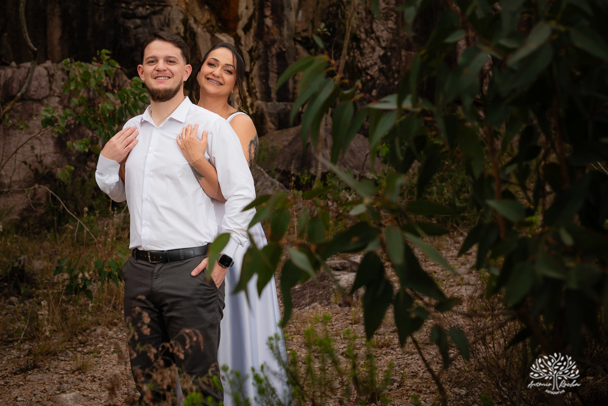 ensaio pós-casamento - pedreiras do Capão - ensaio ao entardecer - fotografia de casal - fotógrafo Pelotas - fotos criativas de casal - luz dourada - Antonio Rocha Fotografias - ensaio ao pôr do sol - ensaio de casamento - pós-cerimônia