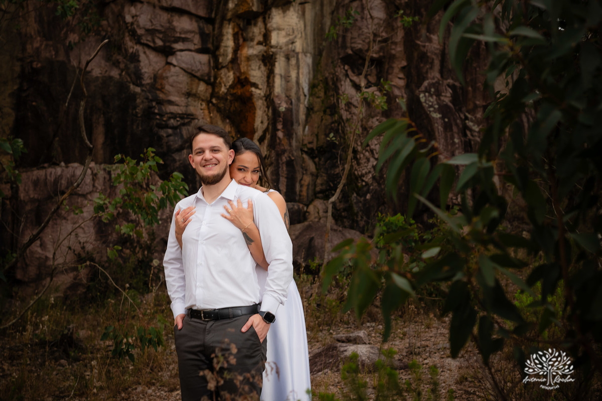 ensaio pós-casamento - pedreiras do Capão - ensaio ao entardecer - fotografia de casal - fotógrafo Pelotas - fotos criativas de casal - luz dourada - Antonio Rocha Fotografias - ensaio ao pôr do sol - ensaio de casamento - pós-cerimônia