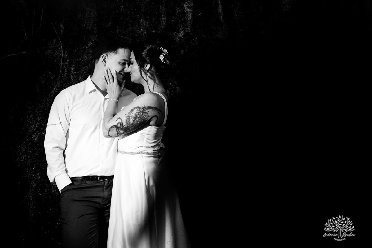 ensaio pós-casamento - pedreiras do Capão - ensaio ao entardecer - fotografia de casal - fotógrafo Pelotas - fotos criativas de casal - luz dourada - Antonio Rocha Fotografias - ensaio ao pôr do sol - ensaio de casamento - pós-cerimônia