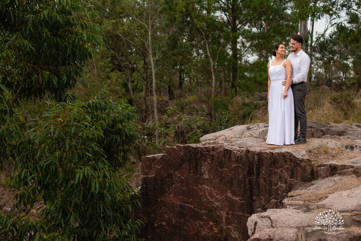 ensaio pós-casamento - pedreiras do Capão - ensaio ao entardecer - fotografia de casal - fotógrafo Pelotas - fotos criativas de casal - luz dourada - Antonio Rocha Fotografias - ensaio ao pôr do sol - ensaio de casamento - pós-cerimônia