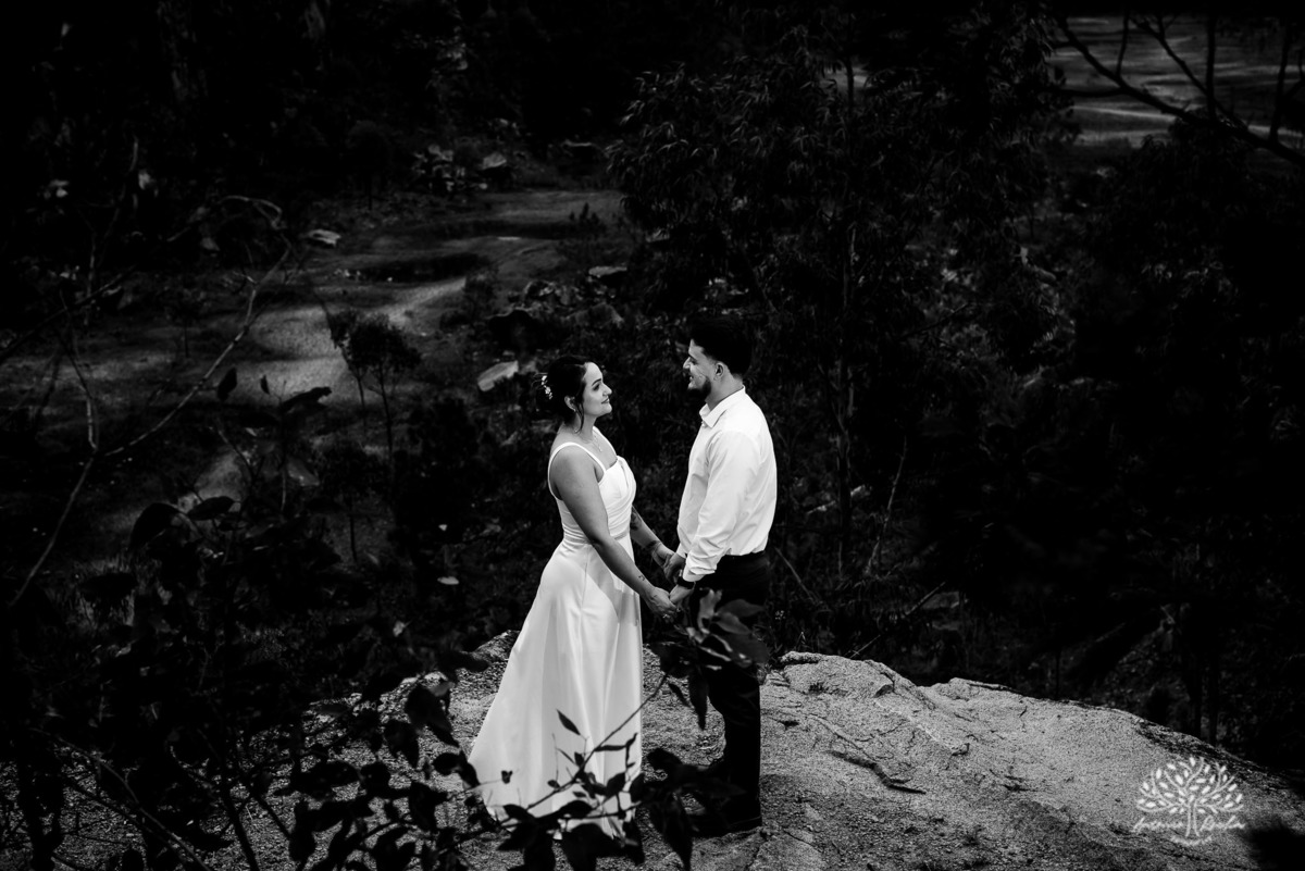 ensaio pós-casamento - pedreiras do Capão - ensaio ao entardecer - fotografia de casal - fotógrafo Pelotas - fotos criativas de casal - luz dourada - Antonio Rocha Fotografias - ensaio ao pôr do sol - ensaio de casamento - pós-cerimônia