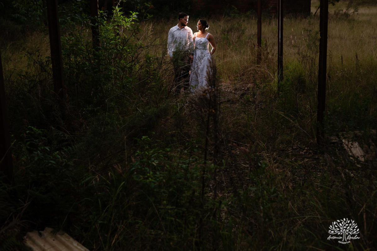 ensaio pós-casamento - pedreiras do Capão - ensaio ao entardecer - fotografia de casal - fotógrafo Pelotas - fotos criativas de casal - luz dourada - Antonio Rocha Fotografias - ensaio ao pôr do sol - ensaio de casamento - pós-cerimônia