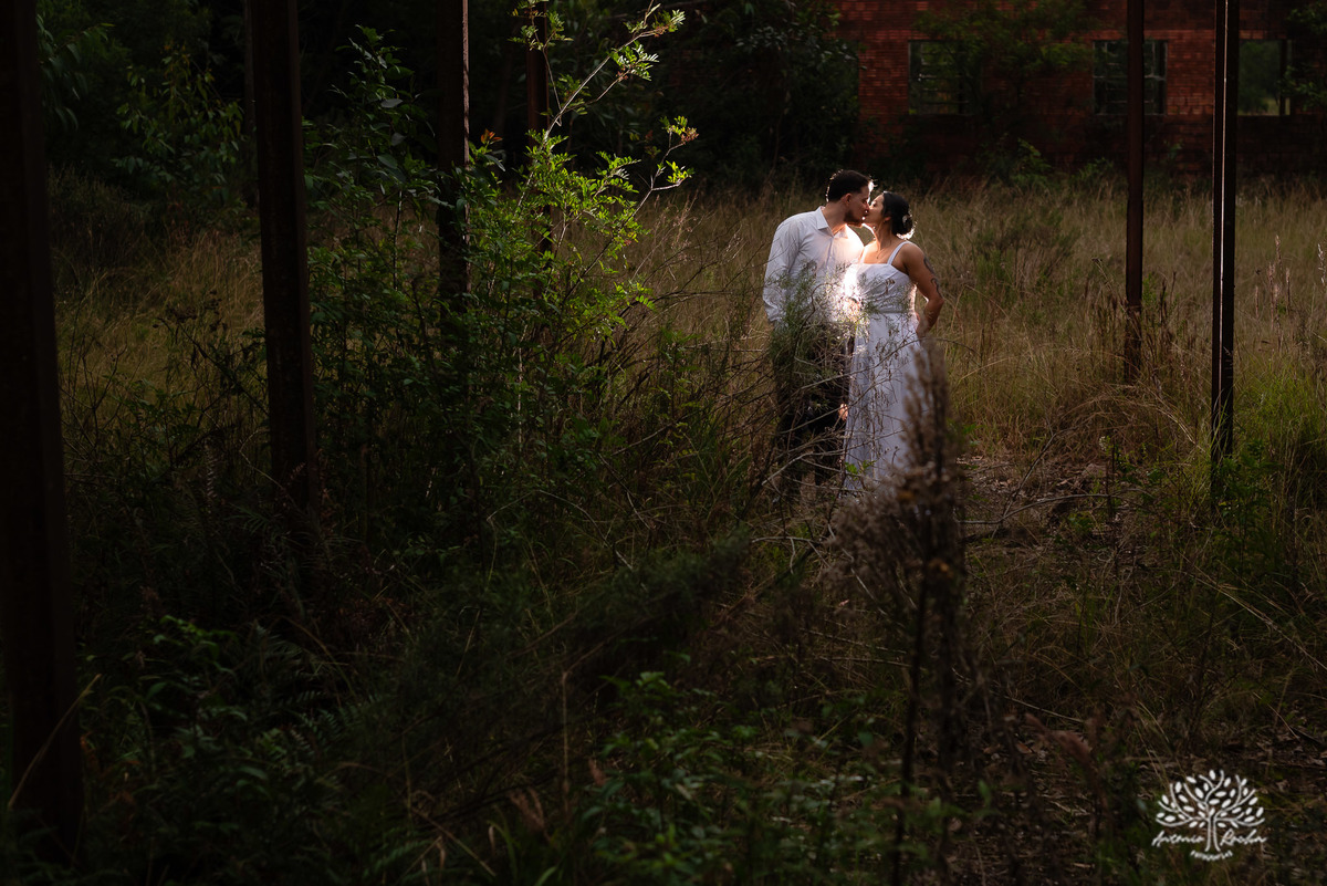 ensaio pós-casamento - pedreiras do Capão - ensaio ao entardecer - fotografia de casal - fotógrafo Pelotas - fotos criativas de casal - luz dourada - Antonio Rocha Fotografias - ensaio ao pôr do sol - ensaio de casamento - pós-cerimônia