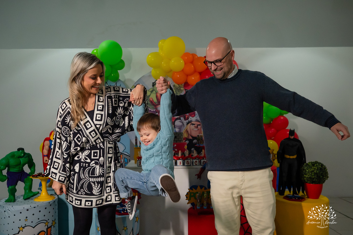 Pelotas - aniversário infantil - festa infantil - fotógrafo de aniversários - fotos de aniversário - 4 anos - festa de super-herói - Homem-Aranha - brincadeiras infantis - memórias da infância - diversão crianças - festa com amigos - fotografia de festas
