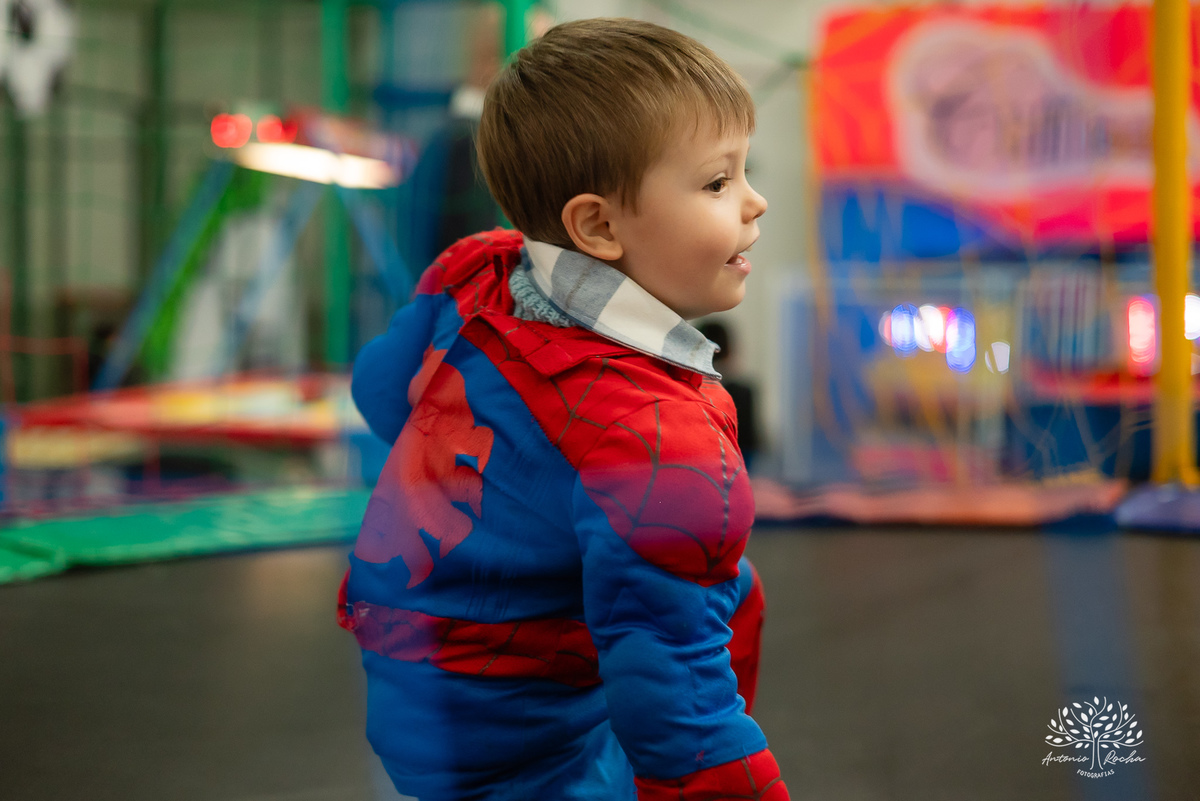 Pelotas - aniversário infantil - festa infantil - fotógrafo de aniversários - fotos de aniversário - 4 anos - festa de super-herói - Homem-Aranha - brincadeiras infantis - memórias da infância - diversão crianças - festa com amigos - fotografia de festas