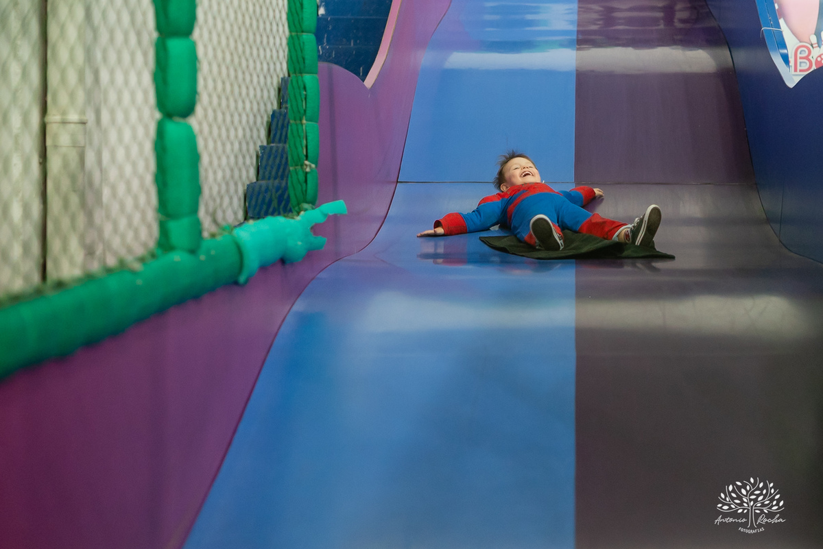 Pelotas - aniversário infantil - festa infantil - fotógrafo de aniversários - fotos de aniversário - 4 anos - festa de super-herói - Homem-Aranha - brincadeiras infantis - memórias da infância - diversão crianças - festa com amigos - fotografia de festas