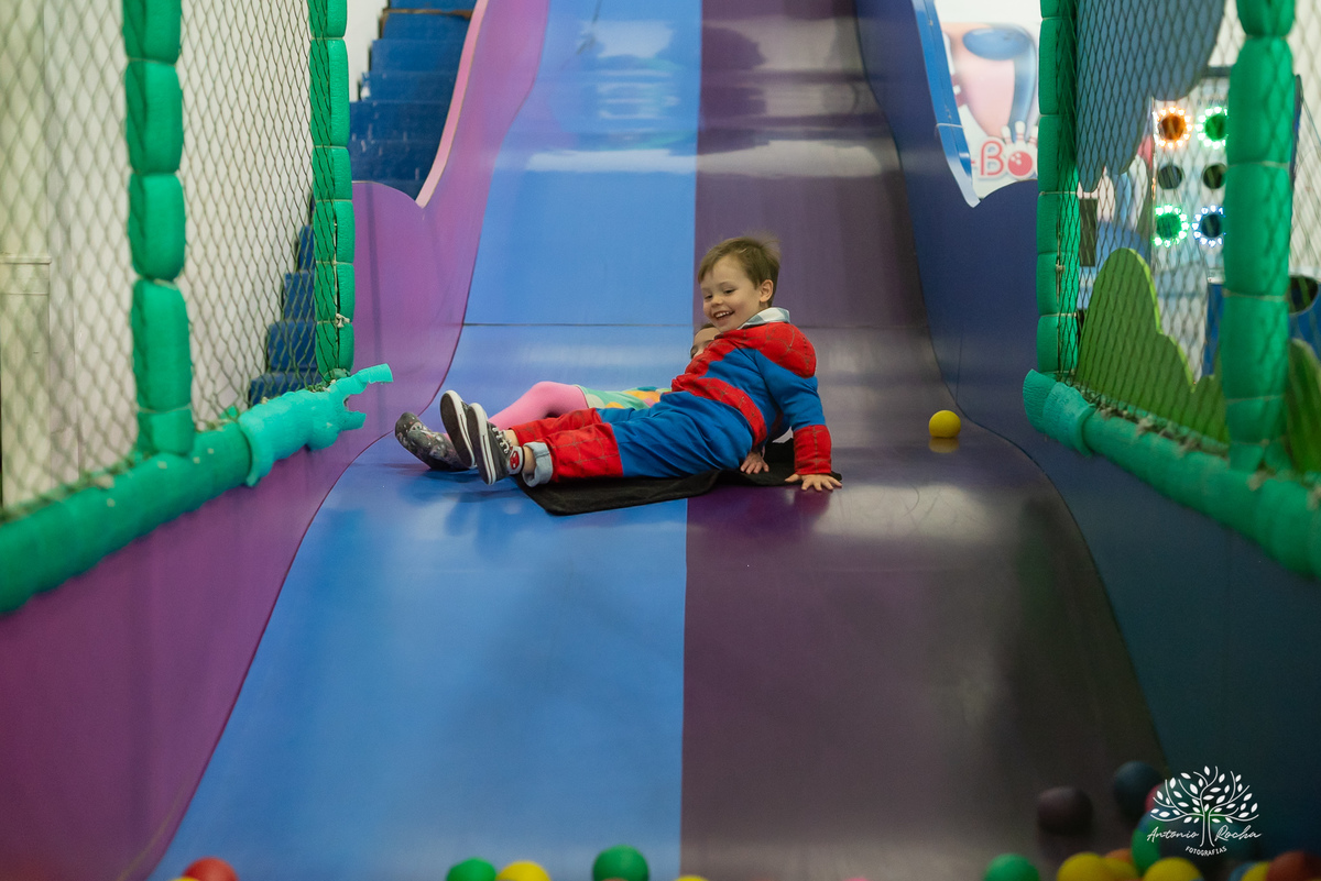 Pelotas - aniversário infantil - festa infantil - fotógrafo de aniversários - fotos de aniversário - 4 anos - festa de super-herói - Homem-Aranha - brincadeiras infantis - memórias da infância - diversão crianças - festa com amigos - fotografia de festas