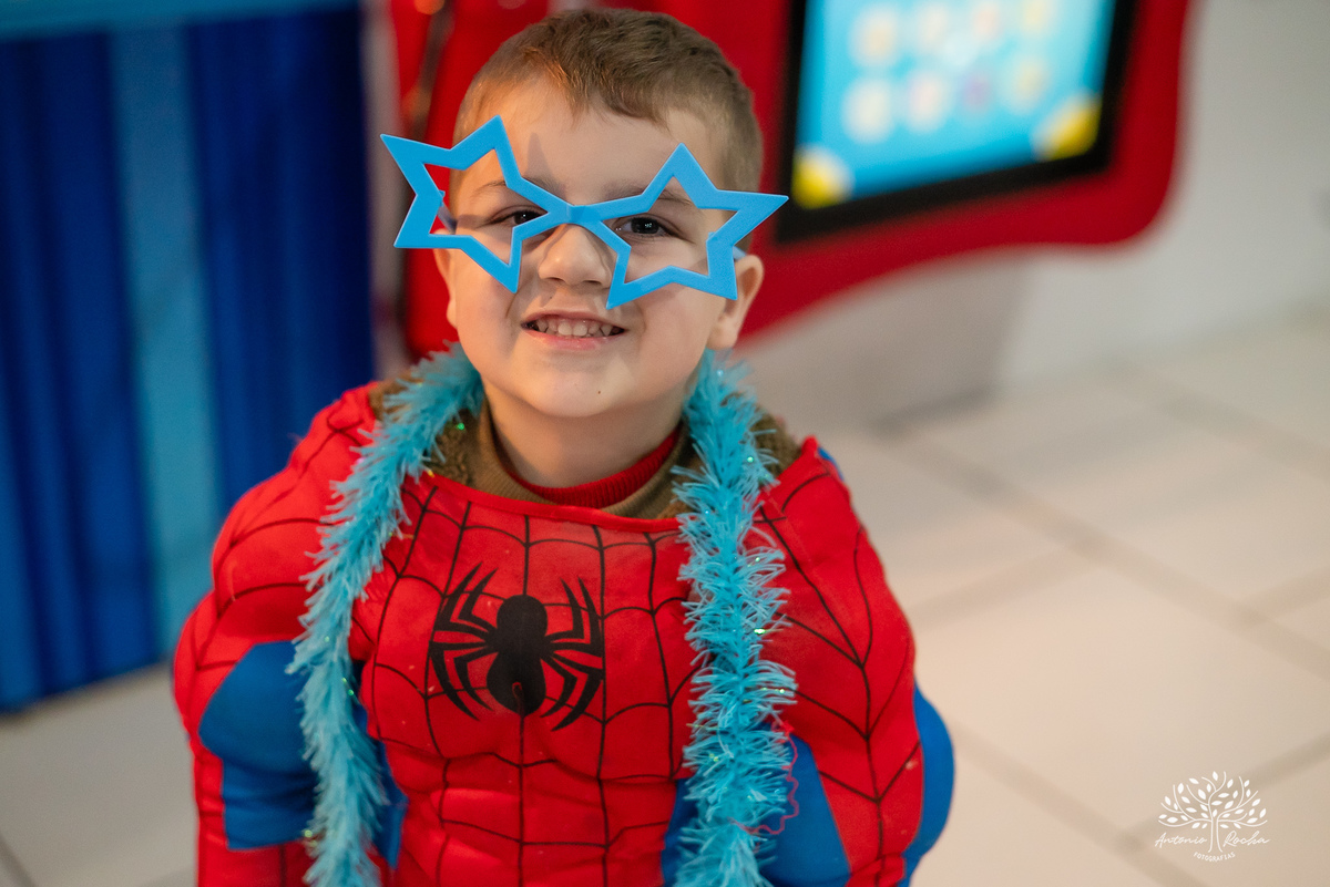 Pelotas - aniversário infantil - festa infantil - fotógrafo de aniversários - fotos de aniversário - 4 anos - festa de super-herói - Homem-Aranha - brincadeiras infantis - memórias da infância - diversão crianças - festa com amigos - fotografia de festas