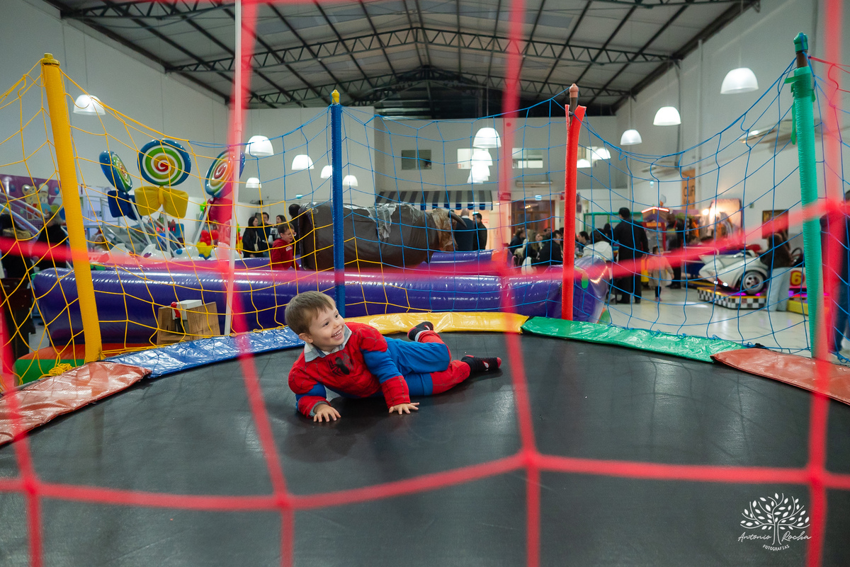Pelotas - aniversário infantil - festa infantil - fotógrafo de aniversários - fotos de aniversário - 4 anos - festa de super-herói - Homem-Aranha - brincadeiras infantis - memórias da infância - diversão crianças - festa com amigos - fotografia de festas