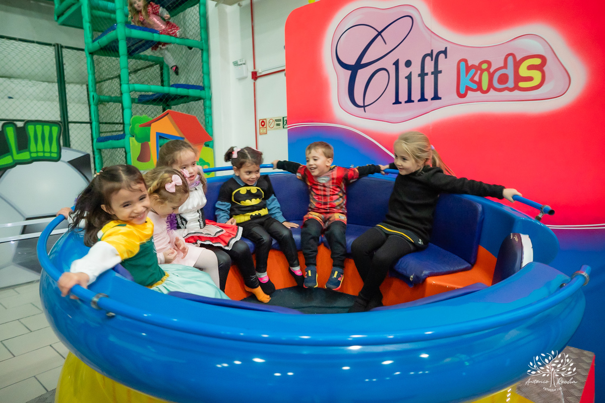 Pelotas - aniversário infantil - festa infantil - fotógrafo de aniversários - fotos de aniversário - 4 anos - festa de super-herói - Homem-Aranha - brincadeiras infantis - memórias da infância - diversão crianças - festa com amigos - fotografia de festas