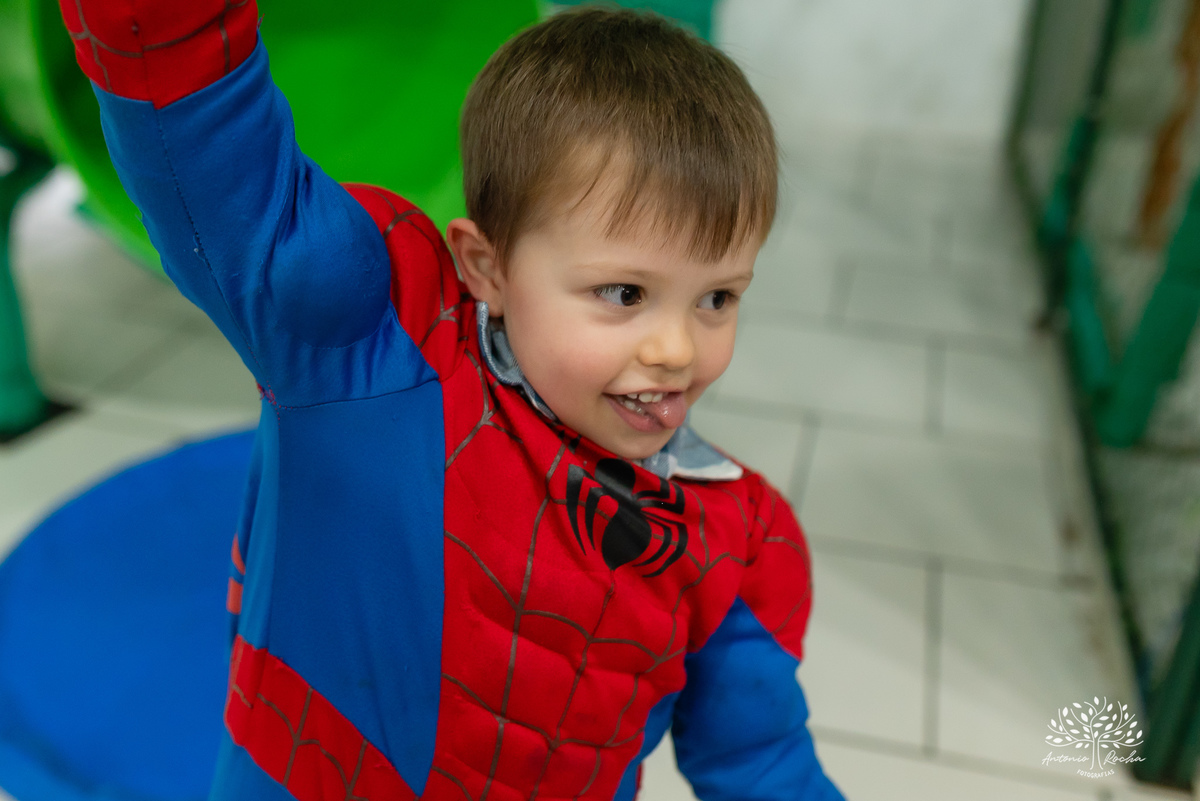 Pelotas - aniversário infantil - festa infantil - fotógrafo de aniversários - fotos de aniversário - 4 anos - festa de super-herói - Homem-Aranha - brincadeiras infantis - memórias da infância - diversão crianças - festa com amigos - fotografia de festas