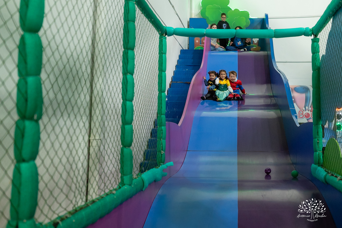 Pelotas - aniversário infantil - festa infantil - fotógrafo de aniversários - fotos de aniversário - 4 anos - festa de super-herói - Homem-Aranha - brincadeiras infantis - memórias da infância - diversão crianças - festa com amigos - fotografia de festas