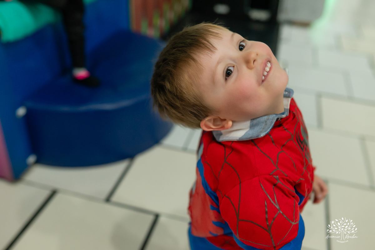 Pelotas - aniversário infantil - festa infantil - fotógrafo de aniversários - fotos de aniversário - 4 anos - festa de super-herói - Homem-Aranha - brincadeiras infantis - memórias da infância - diversão crianças - festa com amigos - fotografia de festas