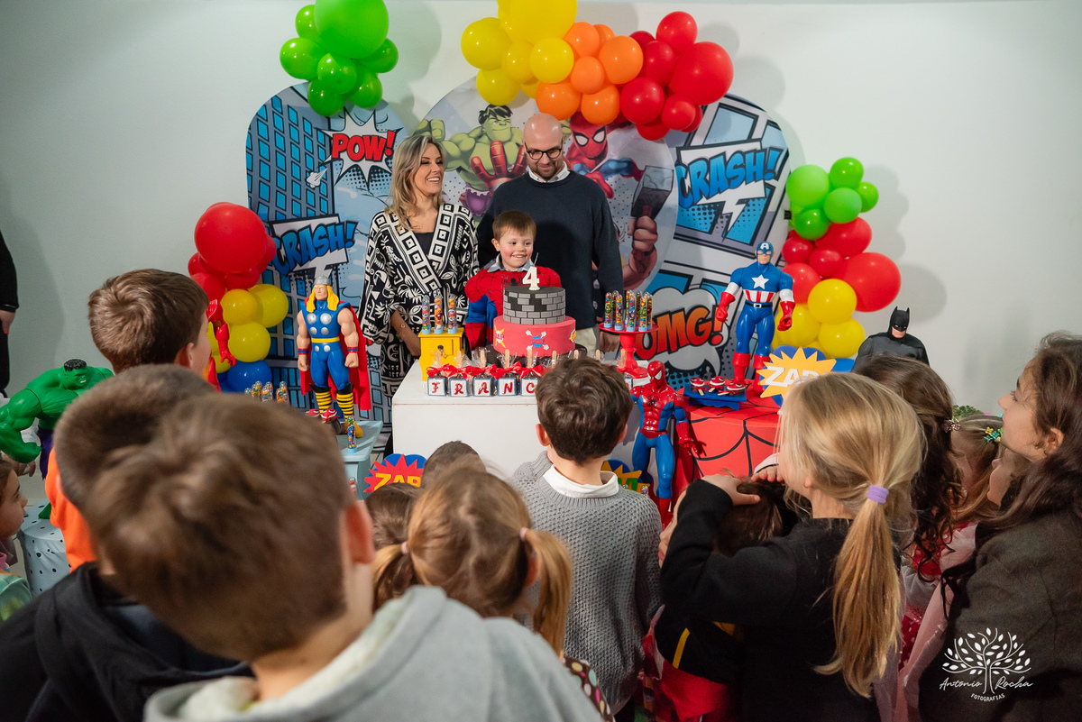 Pelotas - aniversário infantil - festa infantil - fotógrafo de aniversários - fotos de aniversário - 4 anos - festa de super-herói - Homem-Aranha - brincadeiras infantis - memórias da infância - diversão crianças - festa com amigos - fotografia de festas