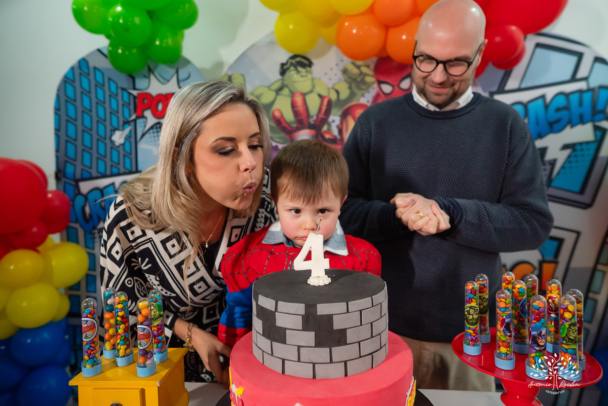 Pelotas - aniversário infantil - festa infantil - fotógrafo de aniversários - fotos de aniversário - 4 anos - festa de super-herói - Homem-Aranha - brincadeiras infantis - memórias da infância - diversão crianças - festa com amigos - fotografia de festas