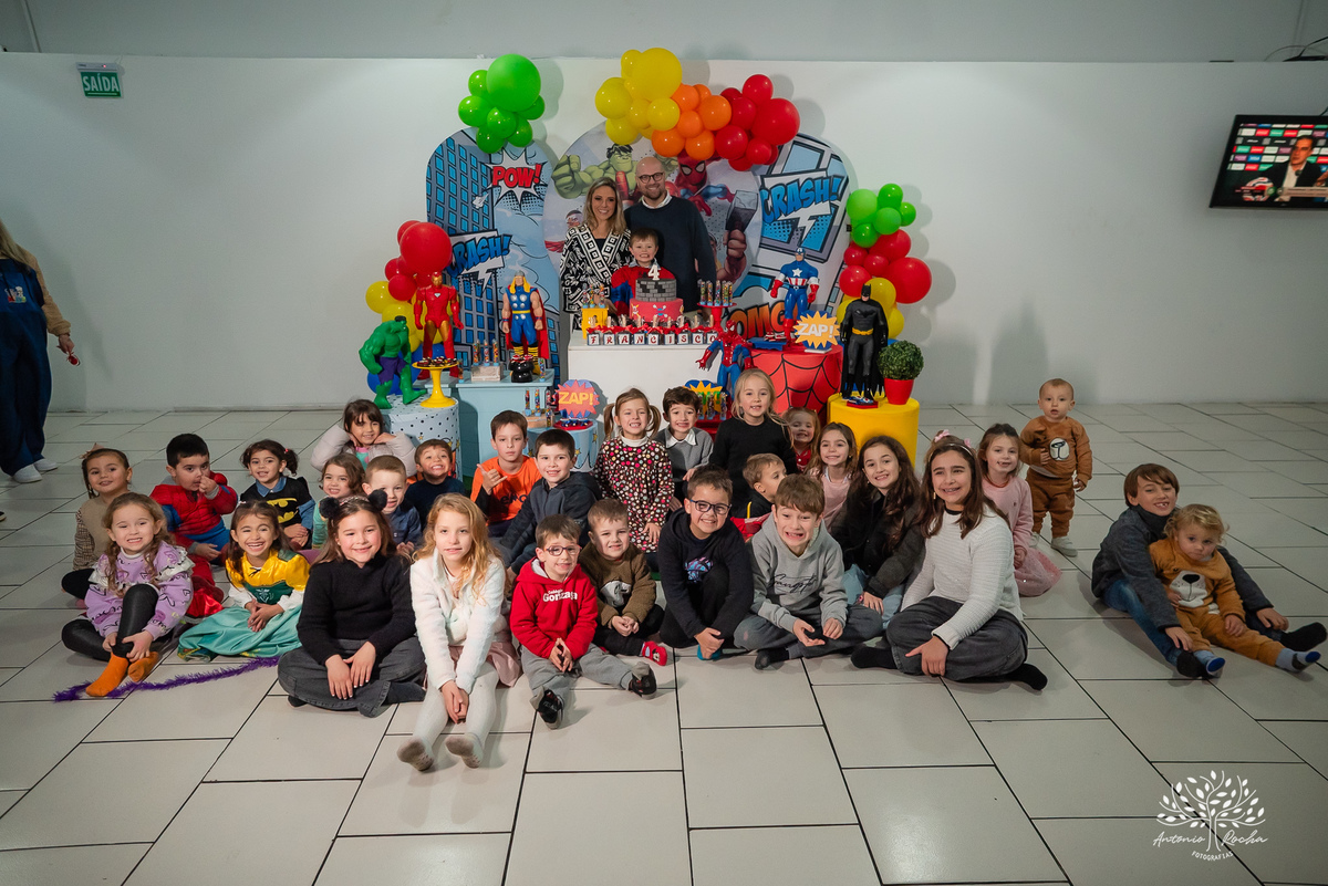 Pelotas - aniversário infantil - festa infantil - fotógrafo de aniversários - fotos de aniversário - 4 anos - festa de super-herói - Homem-Aranha - brincadeiras infantis - memórias da infância - diversão crianças - festa com amigos - fotografia de festas
