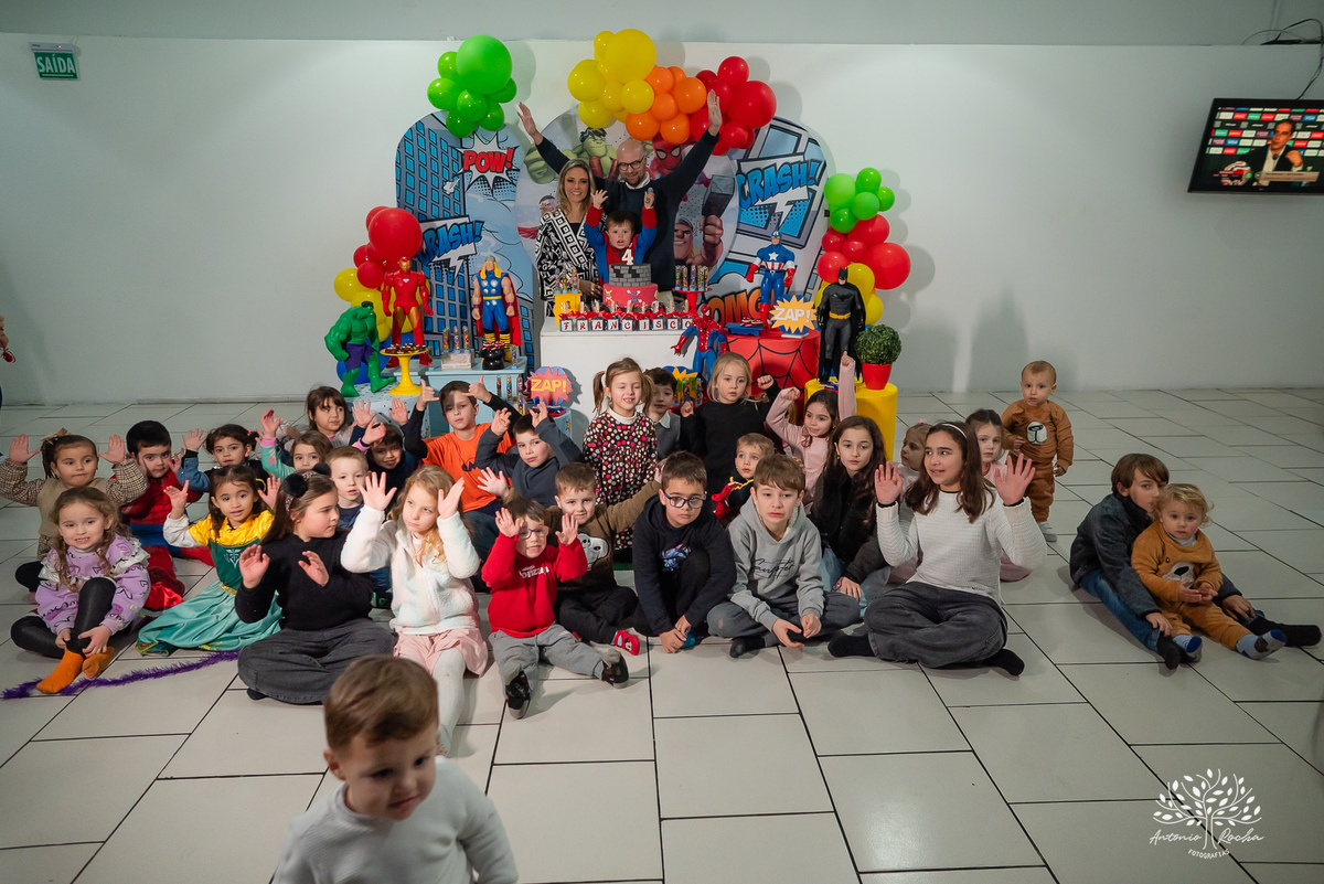 Pelotas - aniversário infantil - festa infantil - fotógrafo de aniversários - fotos de aniversário - 4 anos - festa de super-herói - Homem-Aranha - brincadeiras infantis - memórias da infância - diversão crianças - festa com amigos - fotografia de festas