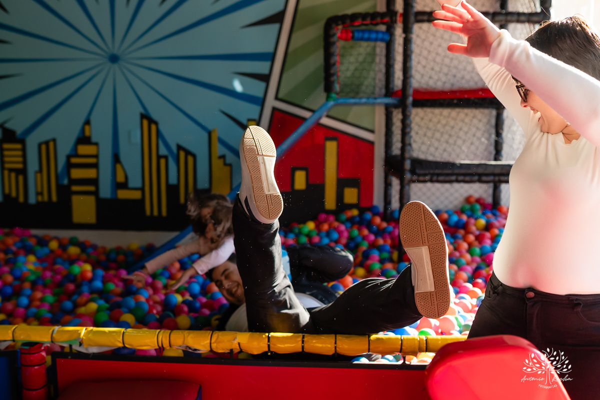 aniversário-infantil - fotografia-de-aniversário - pizzaria-Gaiteiro - espaço-kids - Camaquã - fotógrafos-amigos - Pelotas - fotografia-documental - infância-feliz – festa de criança- fotos-de-criança - tio-Antonio - tia-Rê – fotógrafo infantil
