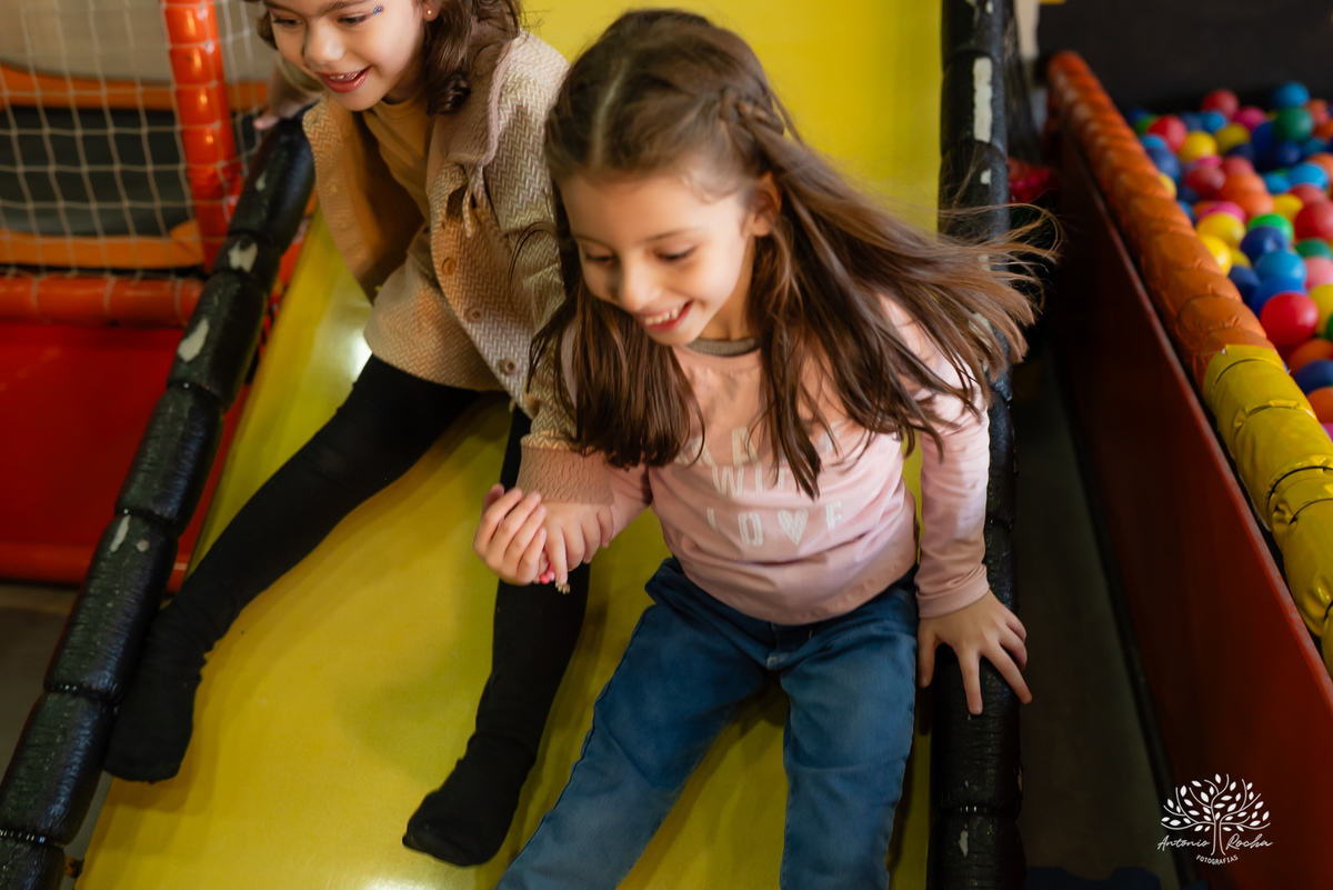 aniversário-infantil - fotografia-de-aniversário - pizzaria-Gaiteiro - espaço-kids - Camaquã - fotógrafos-amigos - Pelotas - fotografia-documental - infância-feliz – festa de criança- fotos-de-criança - tio-Antonio - tia-Rê – fotógrafo infantil