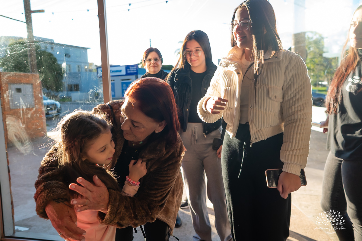 aniversário-infantil - fotografia-de-aniversário - pizzaria-Gaiteiro - espaço-kids - Camaquã - fotógrafos-amigos - Pelotas - fotografia-documental - infância-feliz – festa de criança- fotos-de-criança - tio-Antonio - tia-Rê – fotógrafo infantil