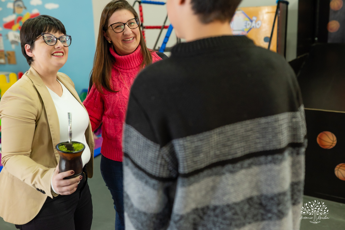 aniversário-infantil - fotografia-de-aniversário - pizzaria-Gaiteiro - espaço-kids - Camaquã - fotógrafos-amigos - Pelotas - fotografia-documental - infância-feliz – festa de criança- fotos-de-criança - tio-Antonio - tia-Rê – fotógrafo infantil