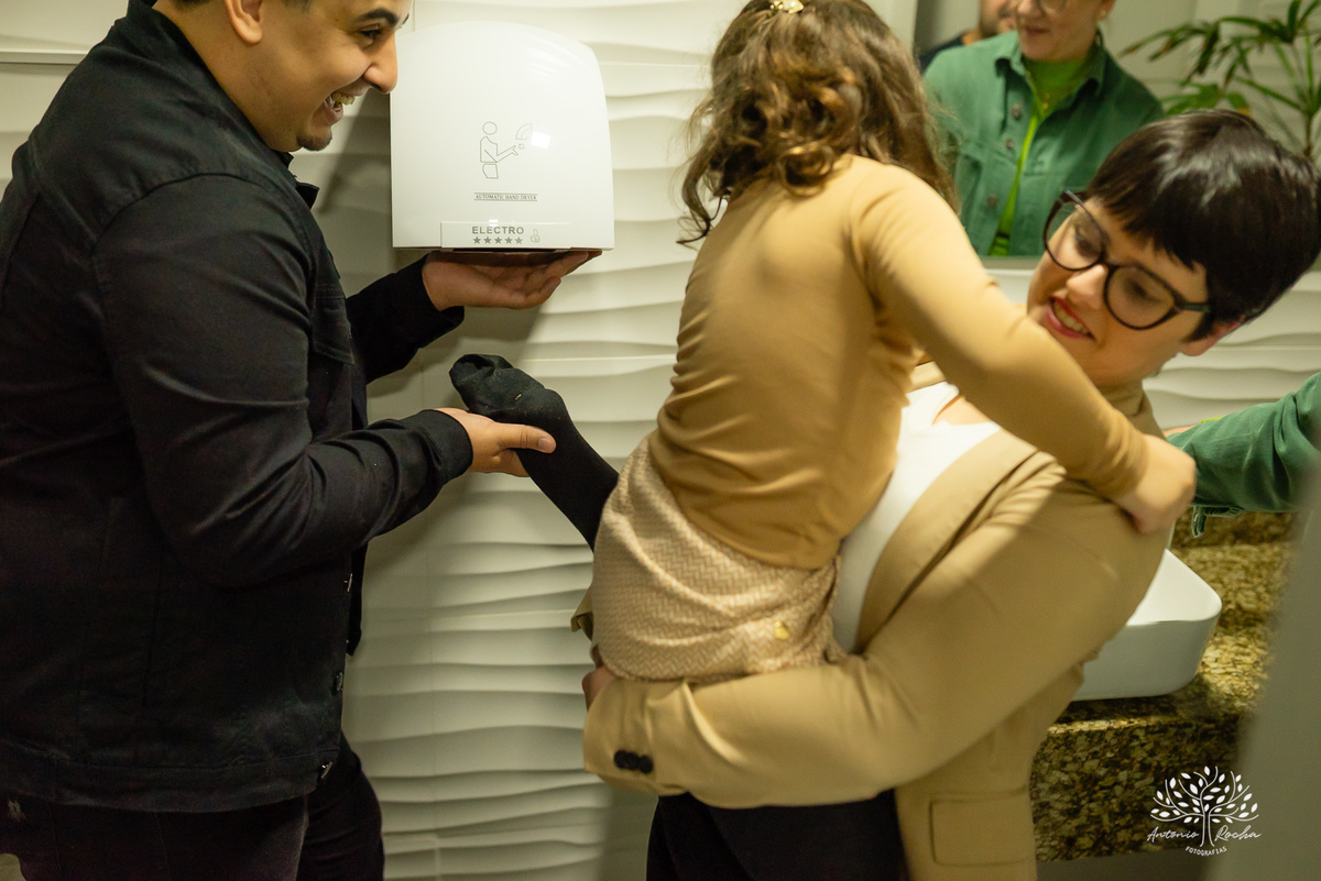 aniversário-infantil - fotografia-de-aniversário - pizzaria-Gaiteiro - espaço-kids - Camaquã - fotógrafos-amigos - Pelotas - fotografia-documental - infância-feliz – festa de criança- fotos-de-criança - tio-Antonio - tia-Rê – fotógrafo infantil