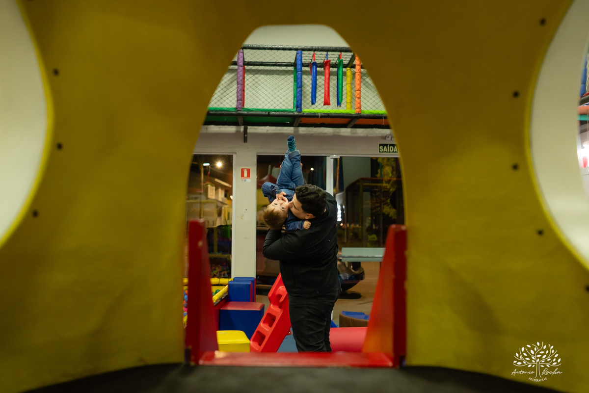 aniversário-infantil - fotografia-de-aniversário - pizzaria-Gaiteiro - espaço-kids - Camaquã - fotógrafos-amigos - Pelotas - fotografia-documental - infância-feliz – festa de criança- fotos-de-criança - tio-Antonio - tia-Rê – fotógrafo infantil
