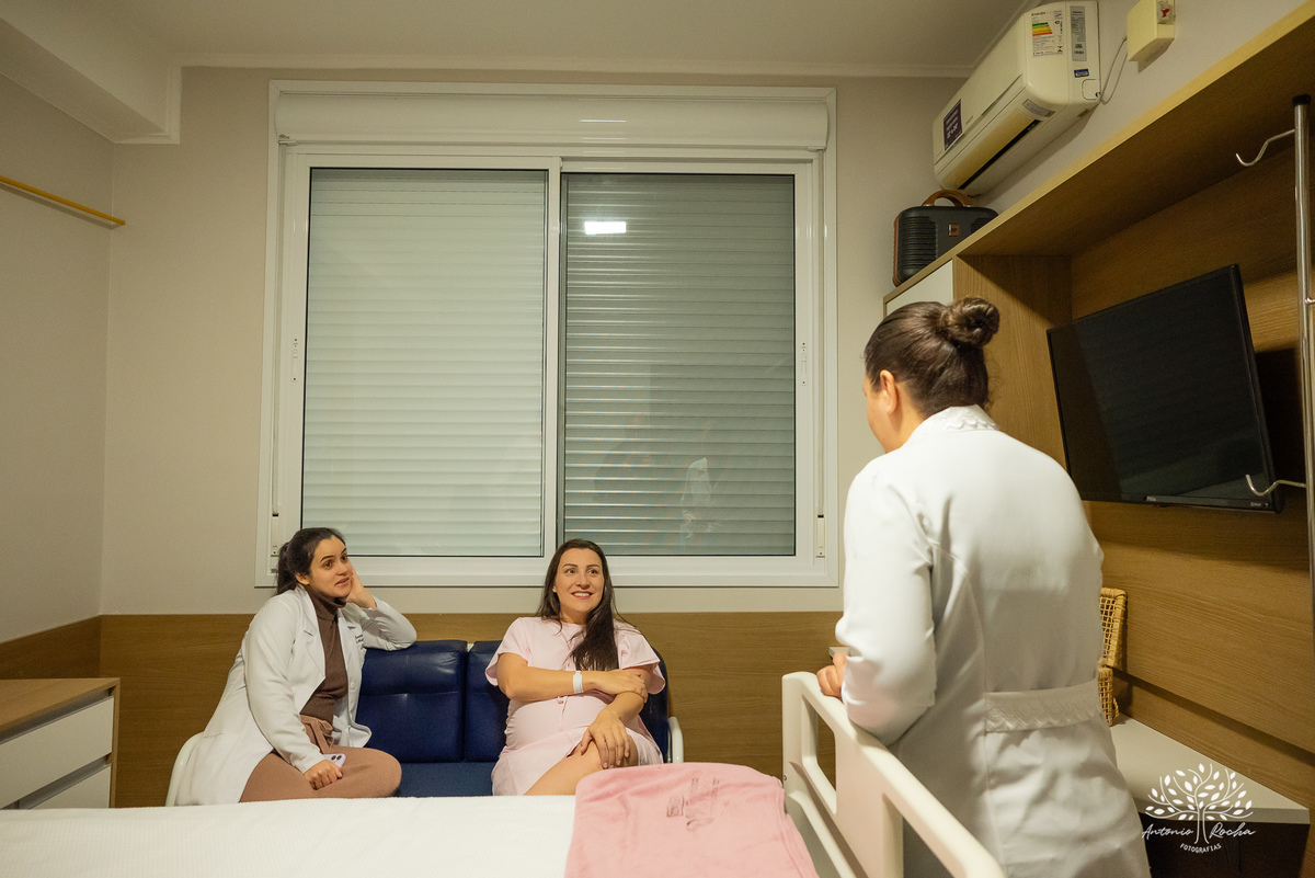 parto - nascimento - chegada-em-casa - irmãs - Laura - Marina - família - fotografia-afetiva - memórias - amor - herança-afetiva - registro-em-família - Antonio-Rocha-Fotografias