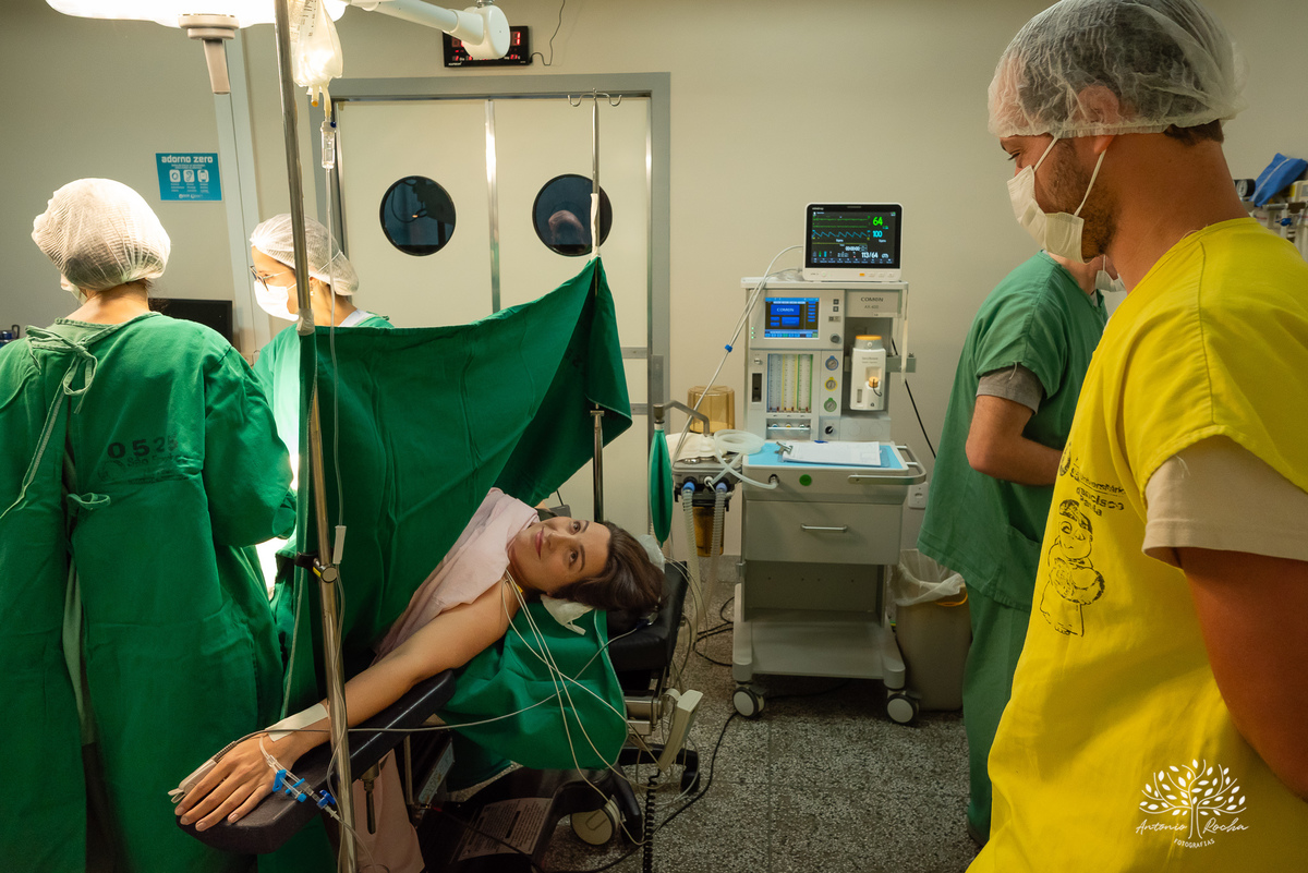 parto - nascimento - chegada-em-casa - irmãs - Laura - Marina - família - fotografia-afetiva - memórias - amor - herança-afetiva - registro-em-família - Antonio-Rocha-Fotografias