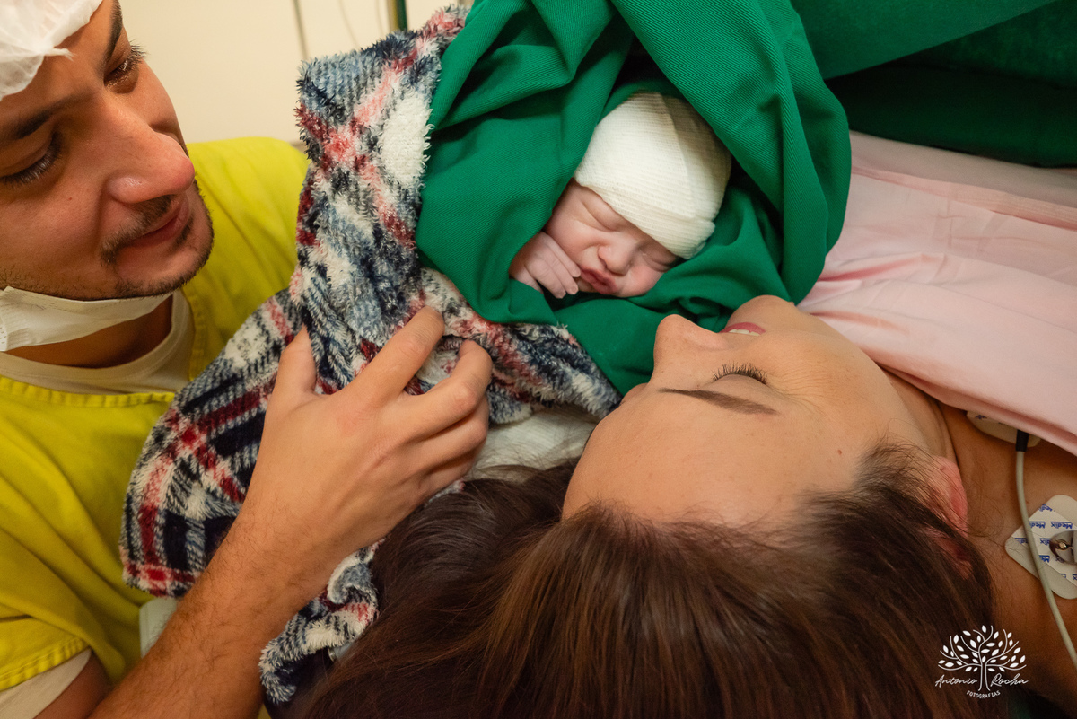 parto - nascimento - chegada-em-casa - irmãs - Laura - Marina - família - fotografia-afetiva - memórias - amor - herança-afetiva - registro-em-família - Antonio-Rocha-Fotografias