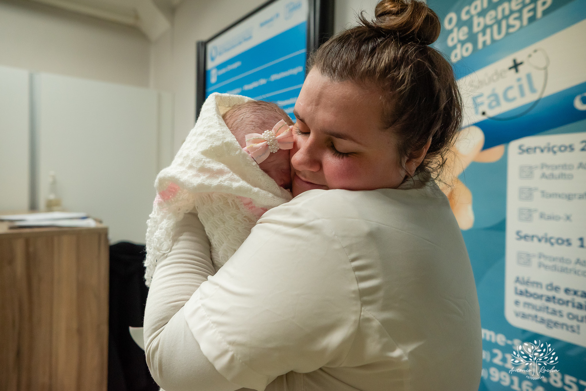 parto - nascimento - chegada-em-casa - irmãs - Laura - Marina - família - fotografia-afetiva - memórias - amor - herança-afetiva - registro-em-família - Antonio-Rocha-Fotografias