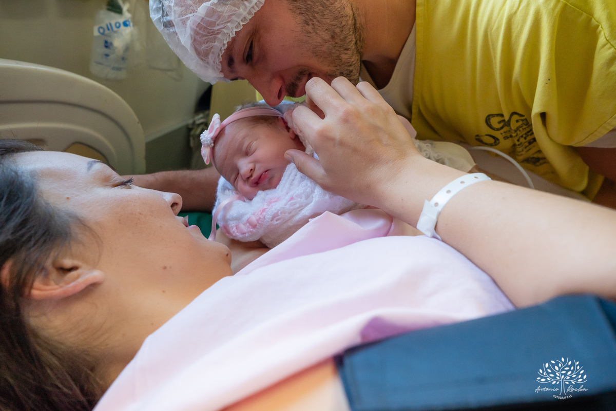 parto - nascimento - chegada-em-casa - irmãs - Laura - Marina - família - fotografia-afetiva - memórias - amor - herança-afetiva - registro-em-família - Antonio-Rocha-Fotografias